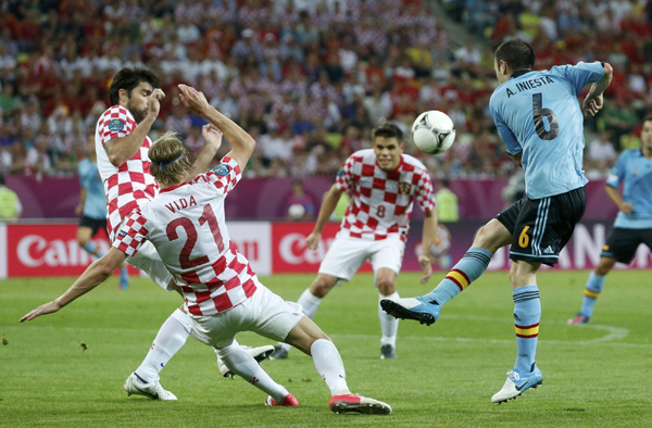 希腊力克罗地亚，轻松雄踞小组头名