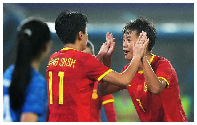 史诗级对攻!中国女足34落后,连扳2球绝杀世界第1 史诗级对攻!中国女足34落后,连扳2球绝杀世界第1