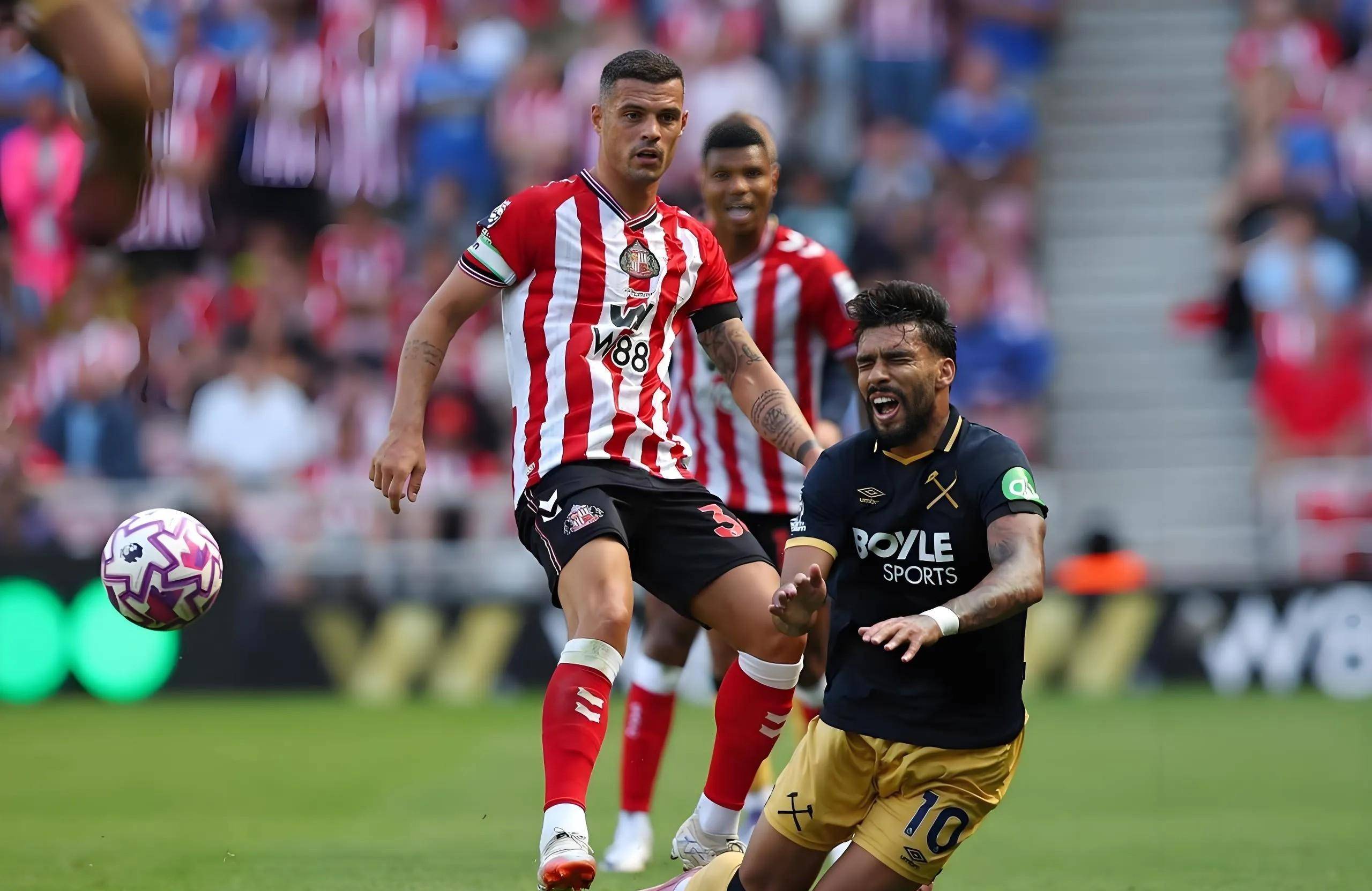 KOK体育-利物浦客场战斗力旺盛赛后表现得意洋洋(利物浦standard chartered)