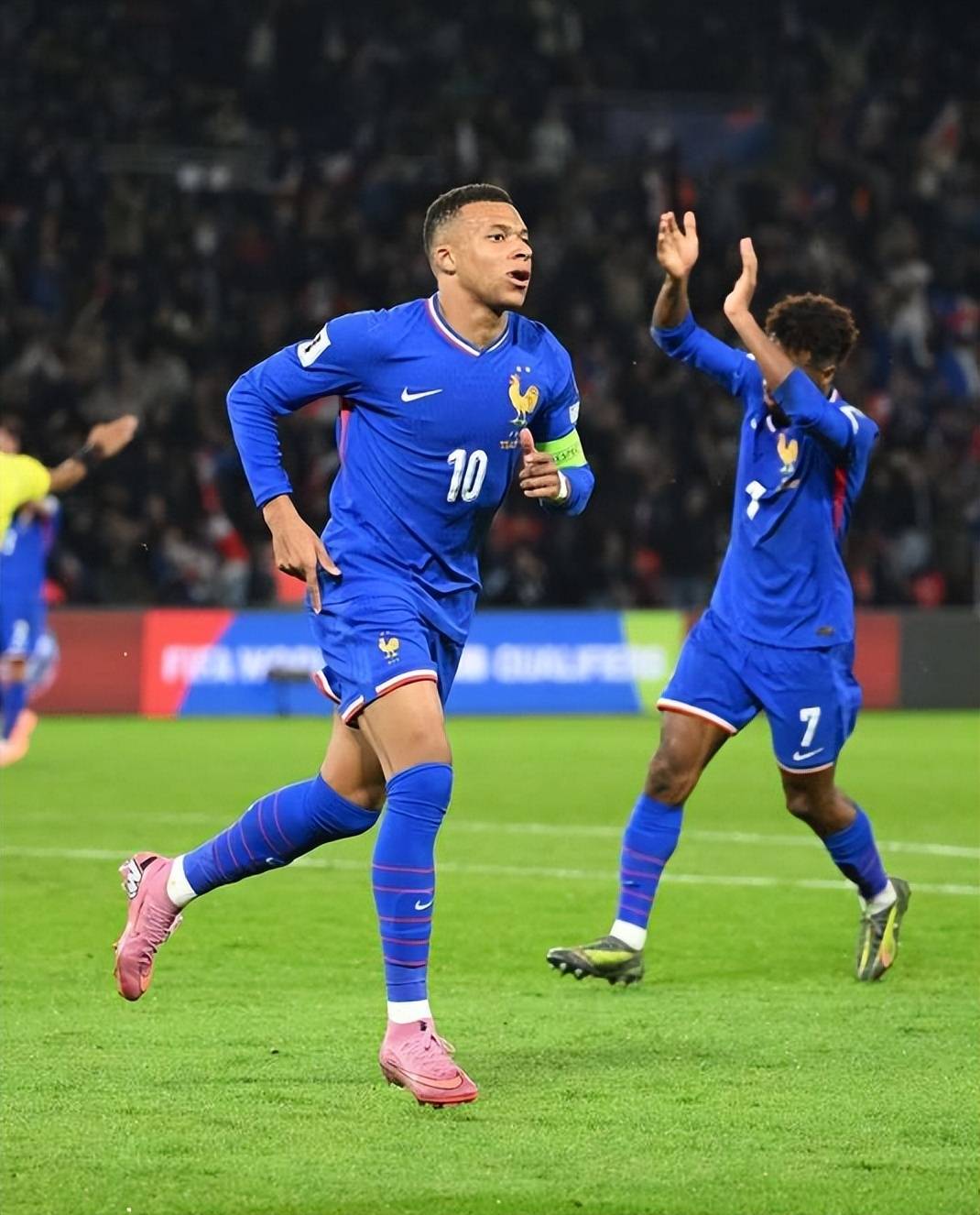 巴黎前锋姆巴佩或将离队,对阵阿尔克马尔比分