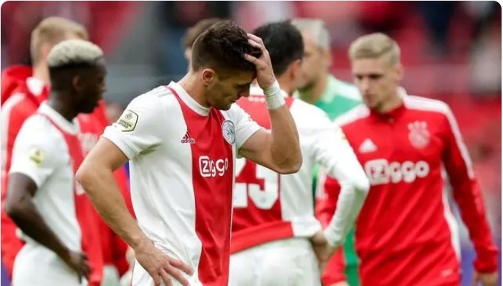 阿贾克斯斩获联赛杯冠军，全队欣喜若狂(阿贾克斯冠军次数)